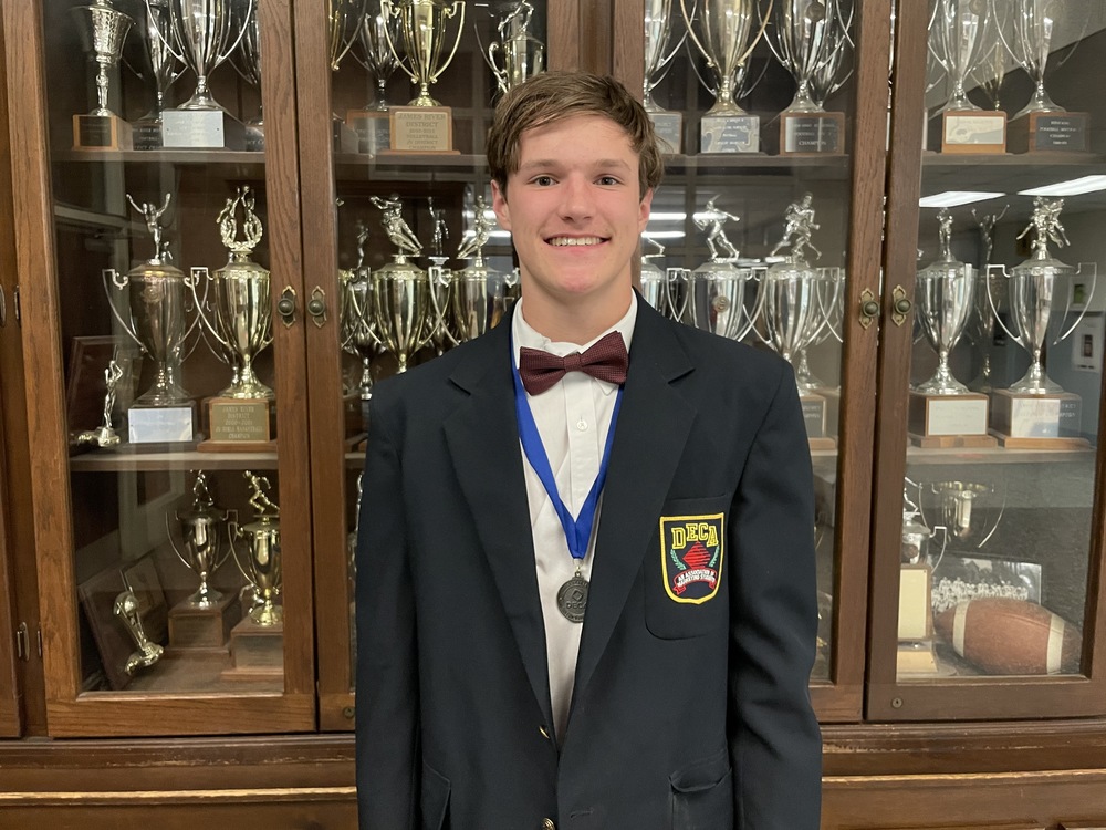 McGrath Places 1st in Entrepreneurship Category at the Virtual DECA Distrtict Leadership Conference